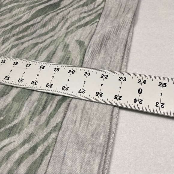 NWT CATO Green/Gray Animal Print Pullover Crew Sweatshirt Size M #0941 - Picture 5 of 11